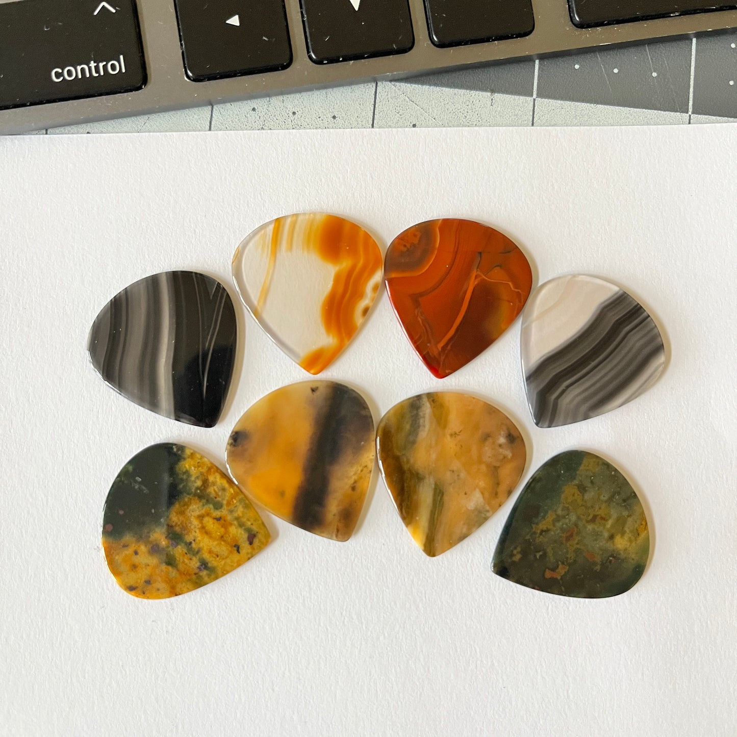 Mathias Bøttern 8 pack.